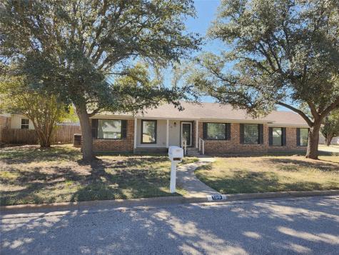 108 Parkview Drive Brady TX 76825