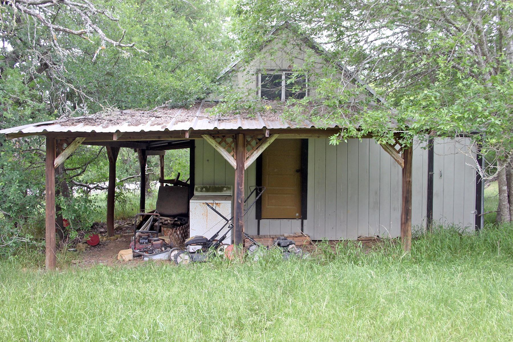 7887 Pettytown Road Red Rock TX 78662