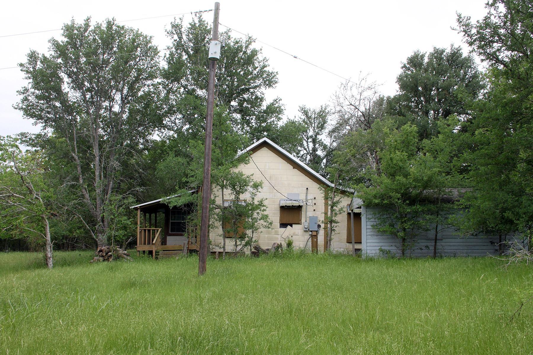 7887 Pettytown Road Red Rock TX 78662