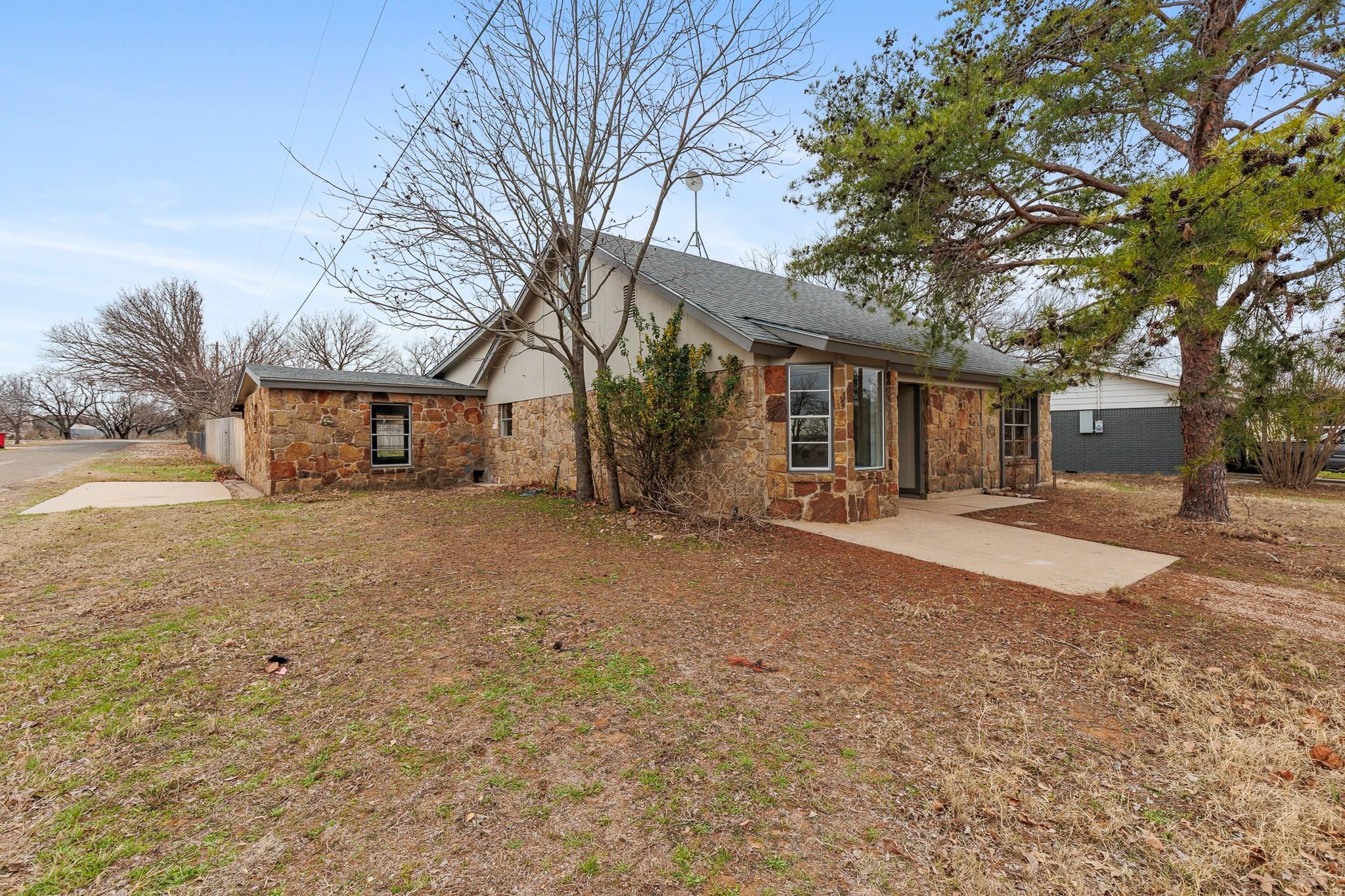 400 N River Oaks Drive Burnet TX 78611