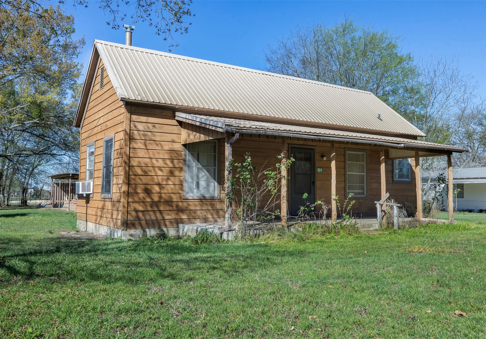 809 N Main Street Lexington TX 78947