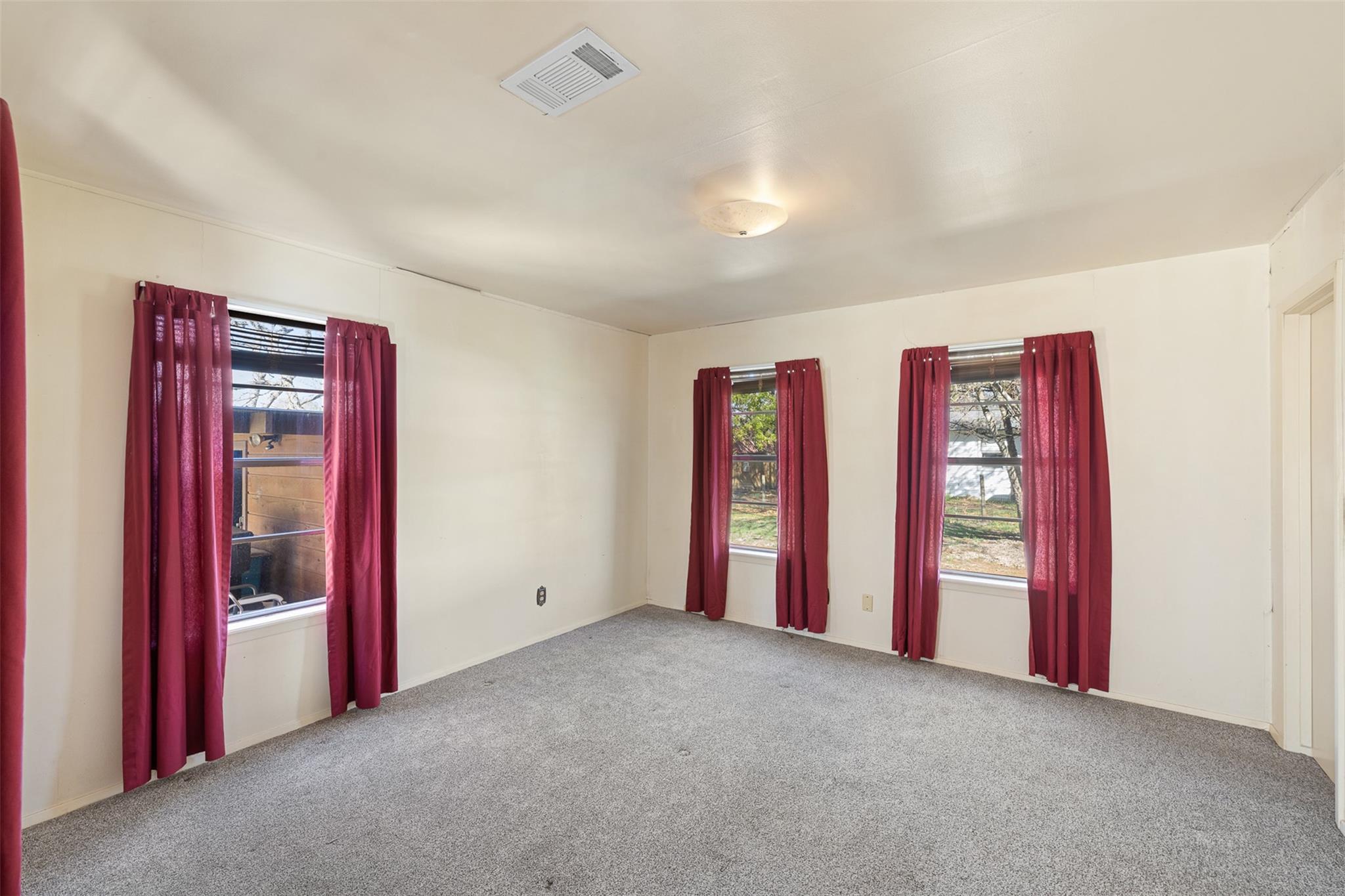 809 N Main Street Lexington TX 78947