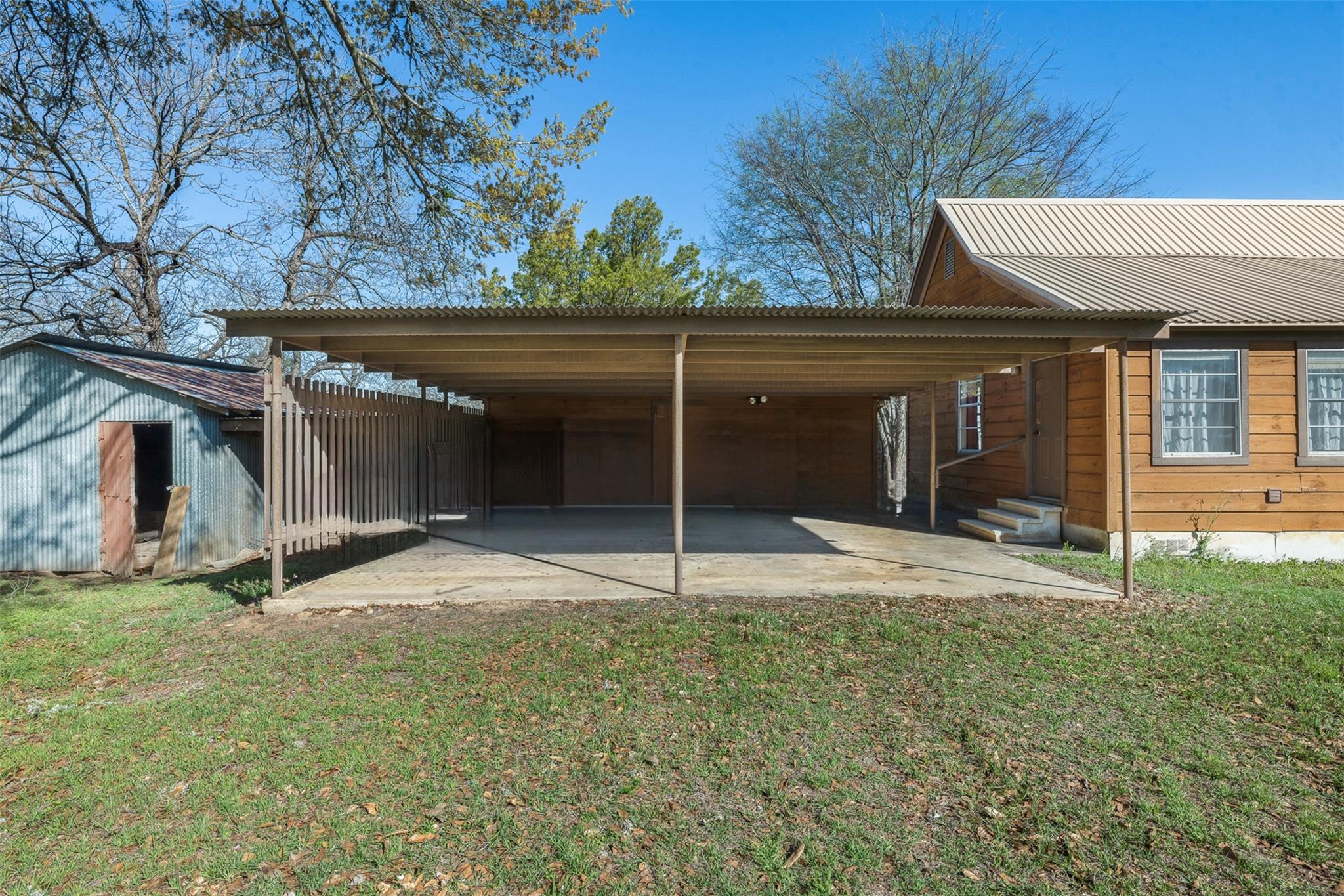 809 N Main Street Lexington TX 78947