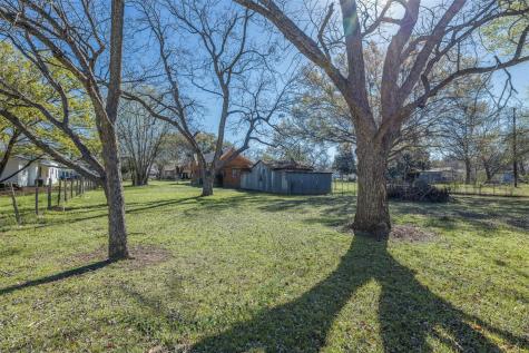 809 N Main Street Lexington TX 78947