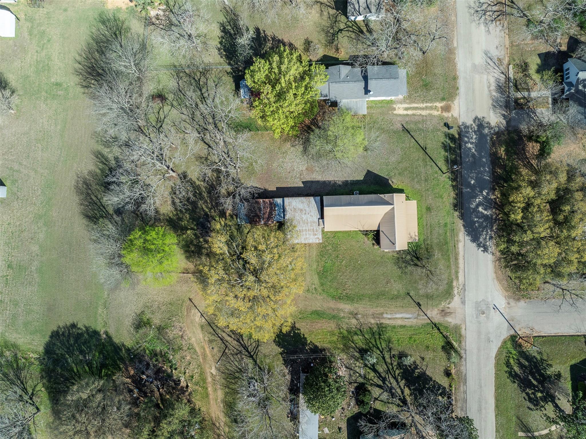 809 N Main Street Lexington TX 78947