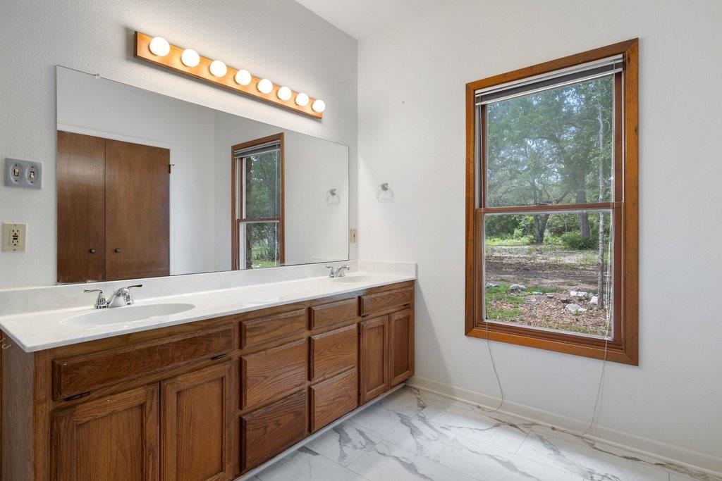 244 Woodway Drive Elgin TX 78621