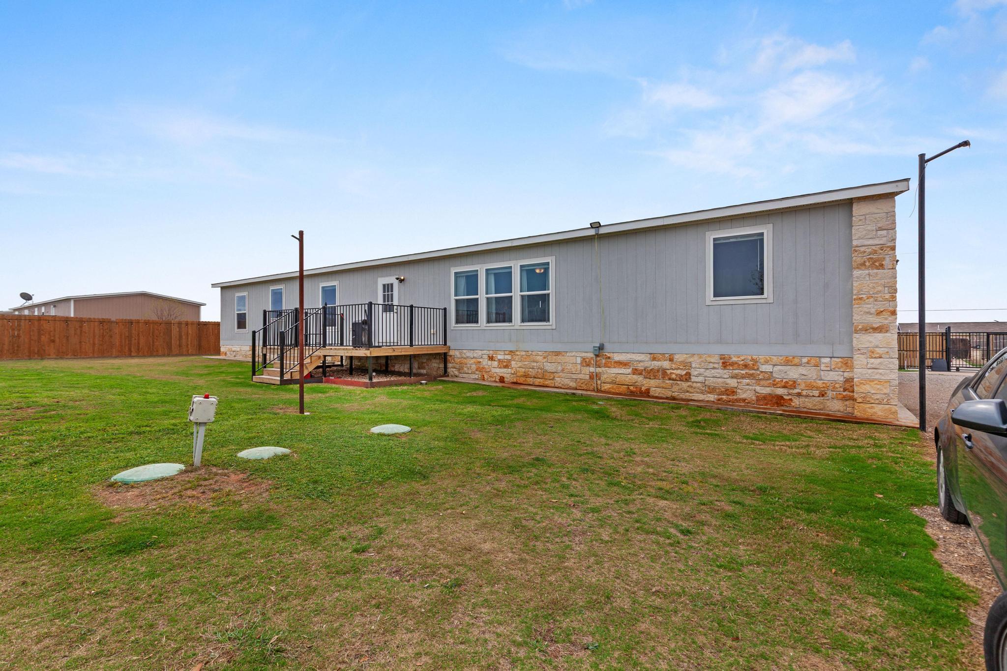122 Kelp Gull Drive Del Valle TX 78617
