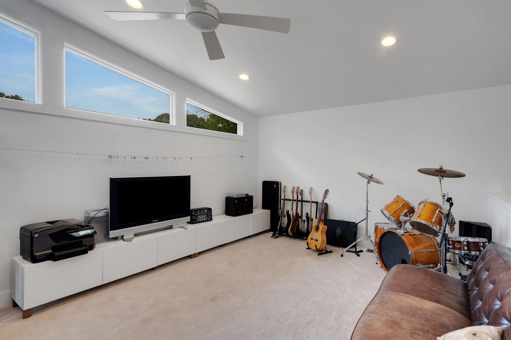 2502 Side Cove Austin TX 78704