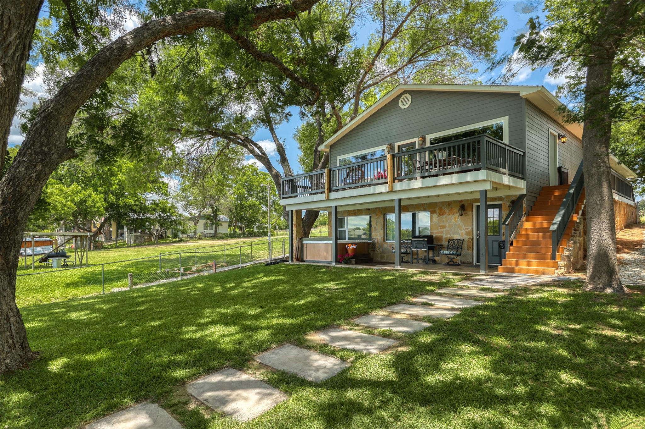 525 Ellen Williams Loop Kingsland TX 78639