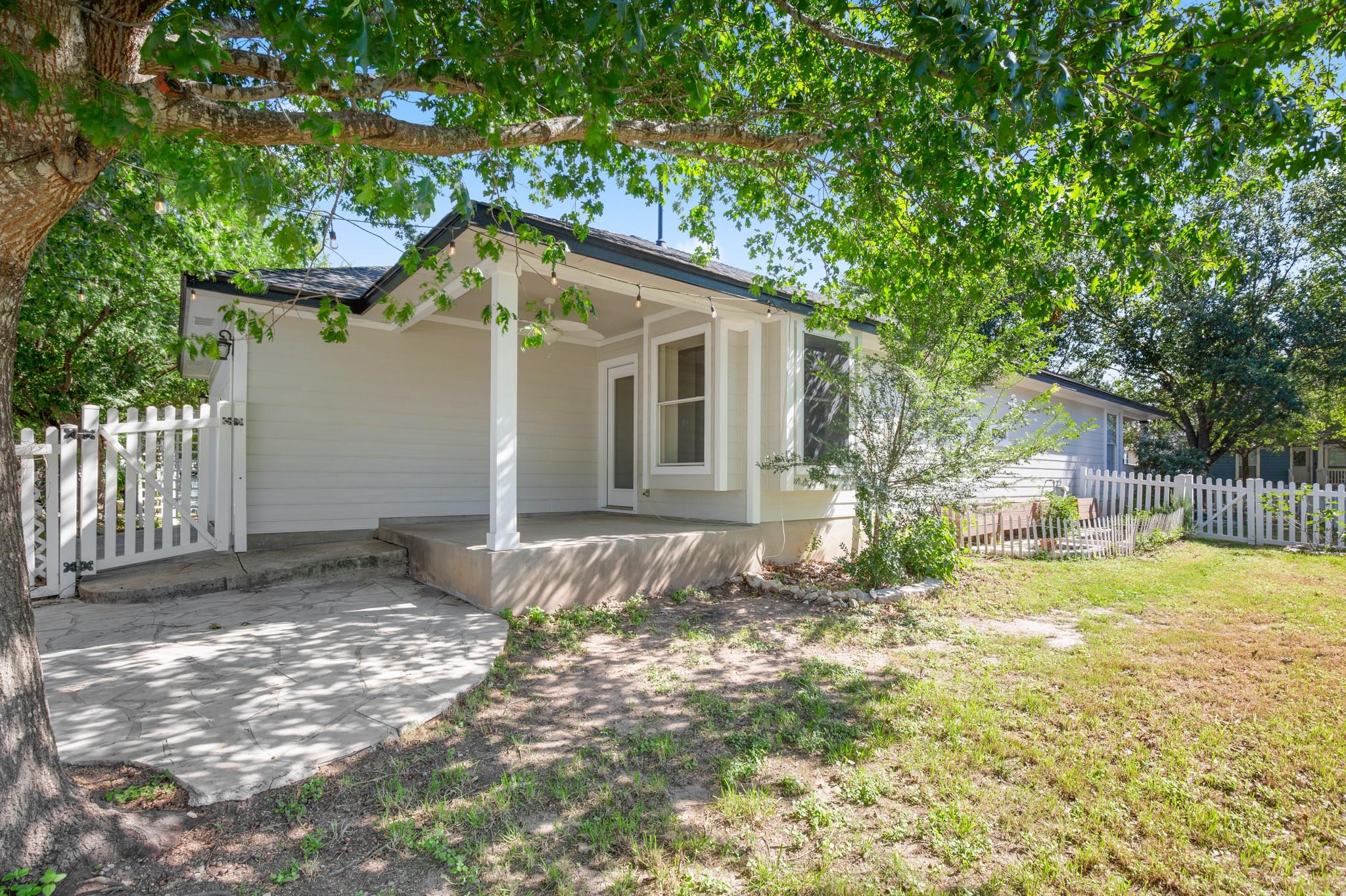 151 Sampson Kyle TX 78640