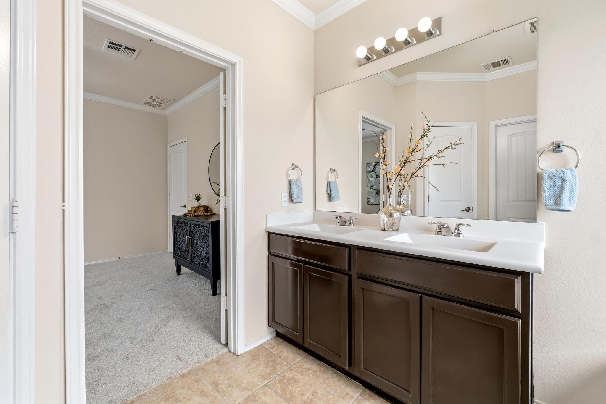 10124 Pinnacle Crest Loop Austin TX 78747