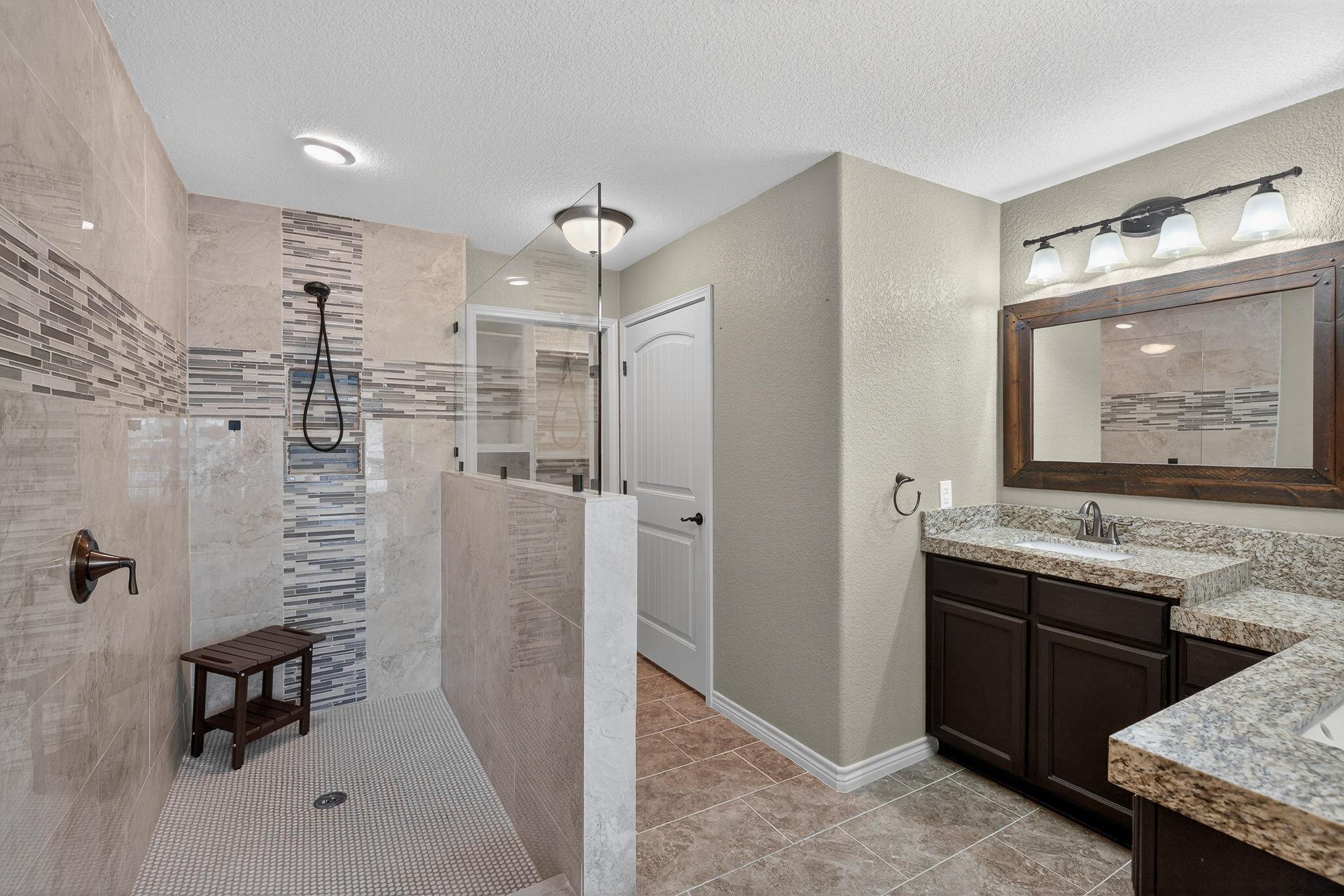 212 Knights Row Cottonwood Shores TX 78657
