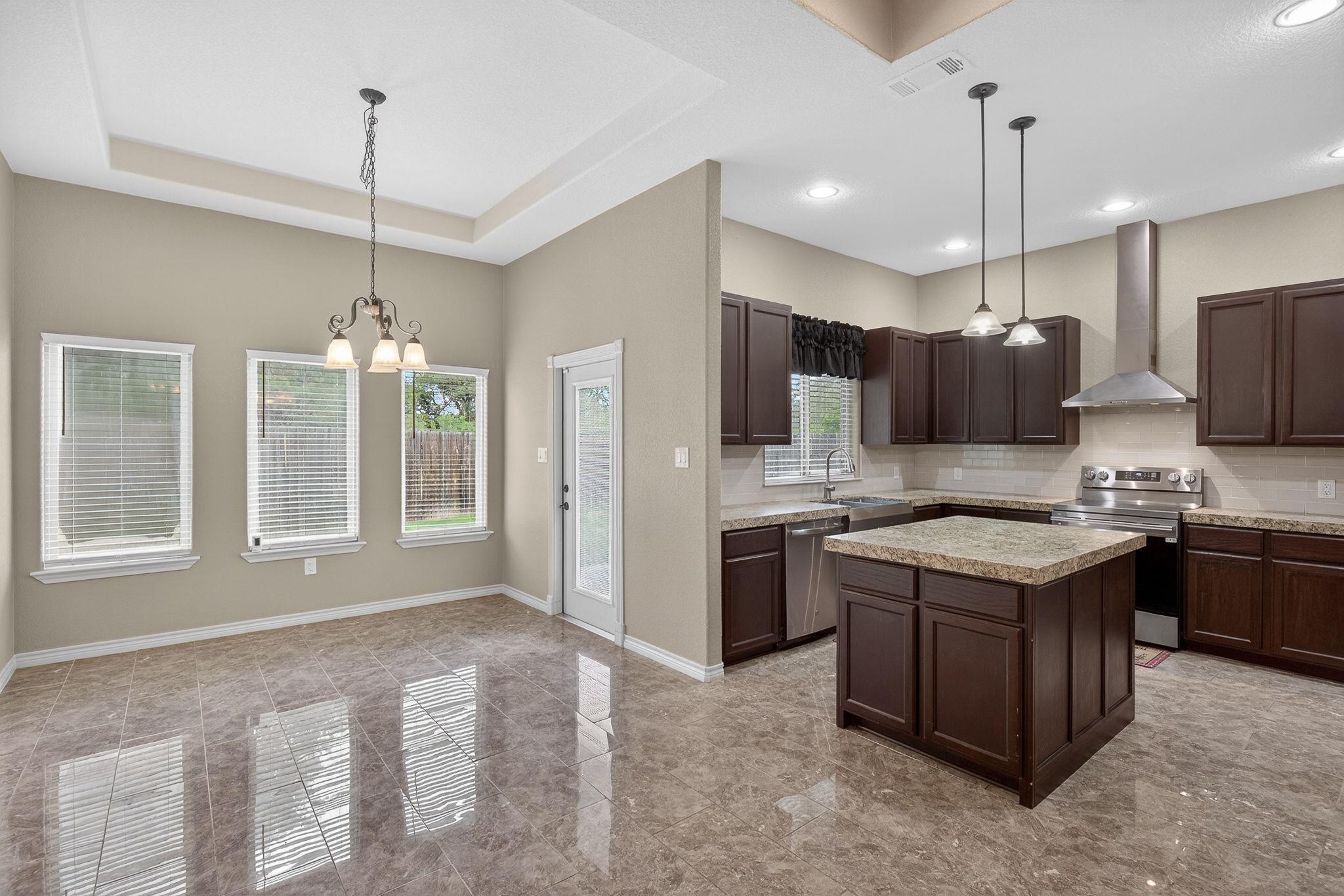 212 Knights Row Cottonwood Shores TX 78657