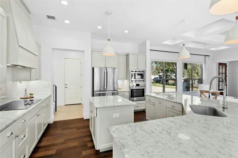 3 Camwood Trail The Hills TX 78738