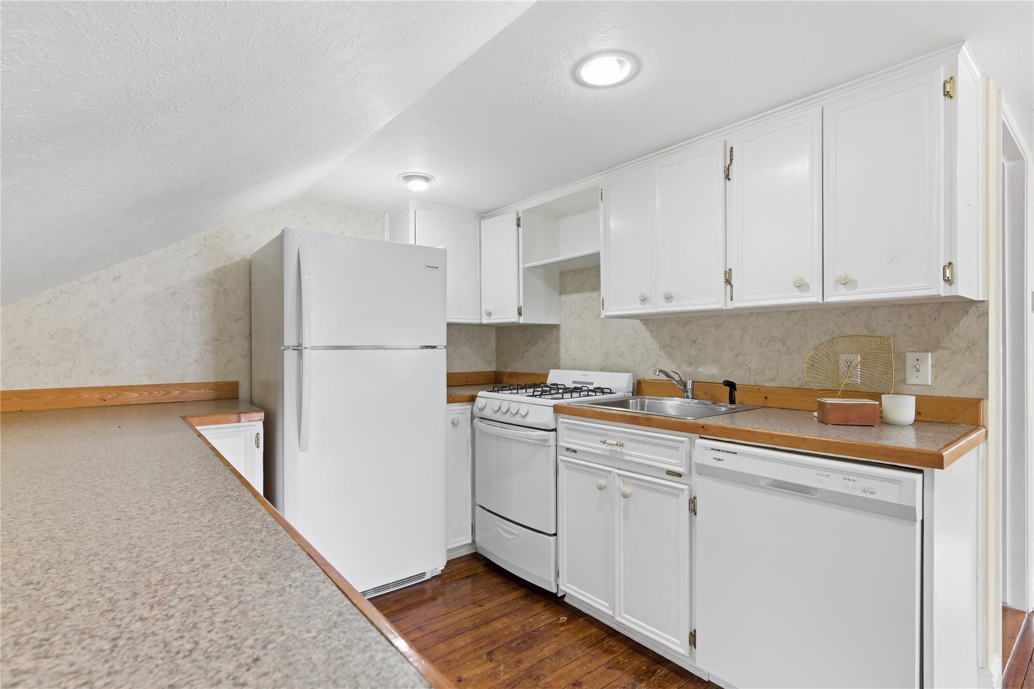206 N Fm 1660 Hutto TX 78634