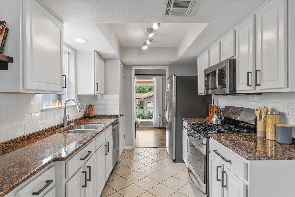208 Skyloop Drive Austin TX 78745