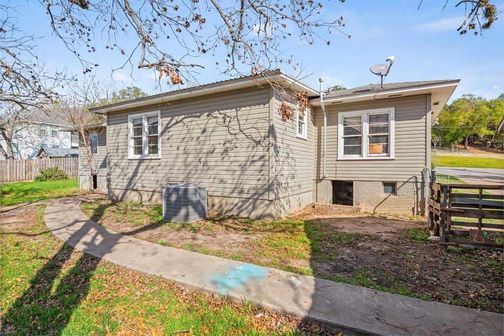 701 N Washington Street La Grange TX 78945