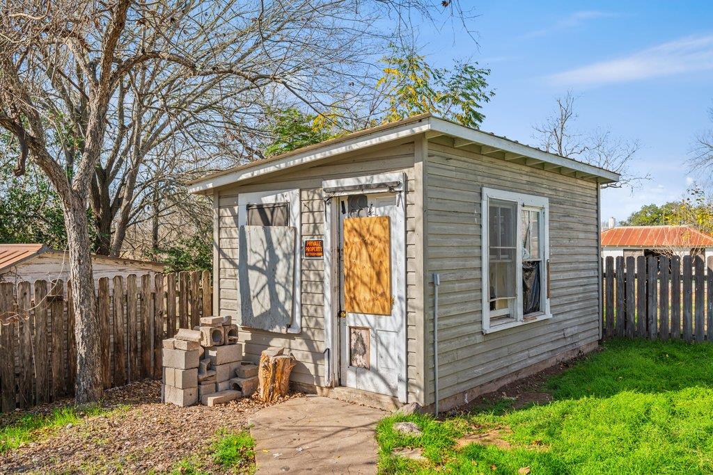 701 N Washington Street La Grange TX 78945