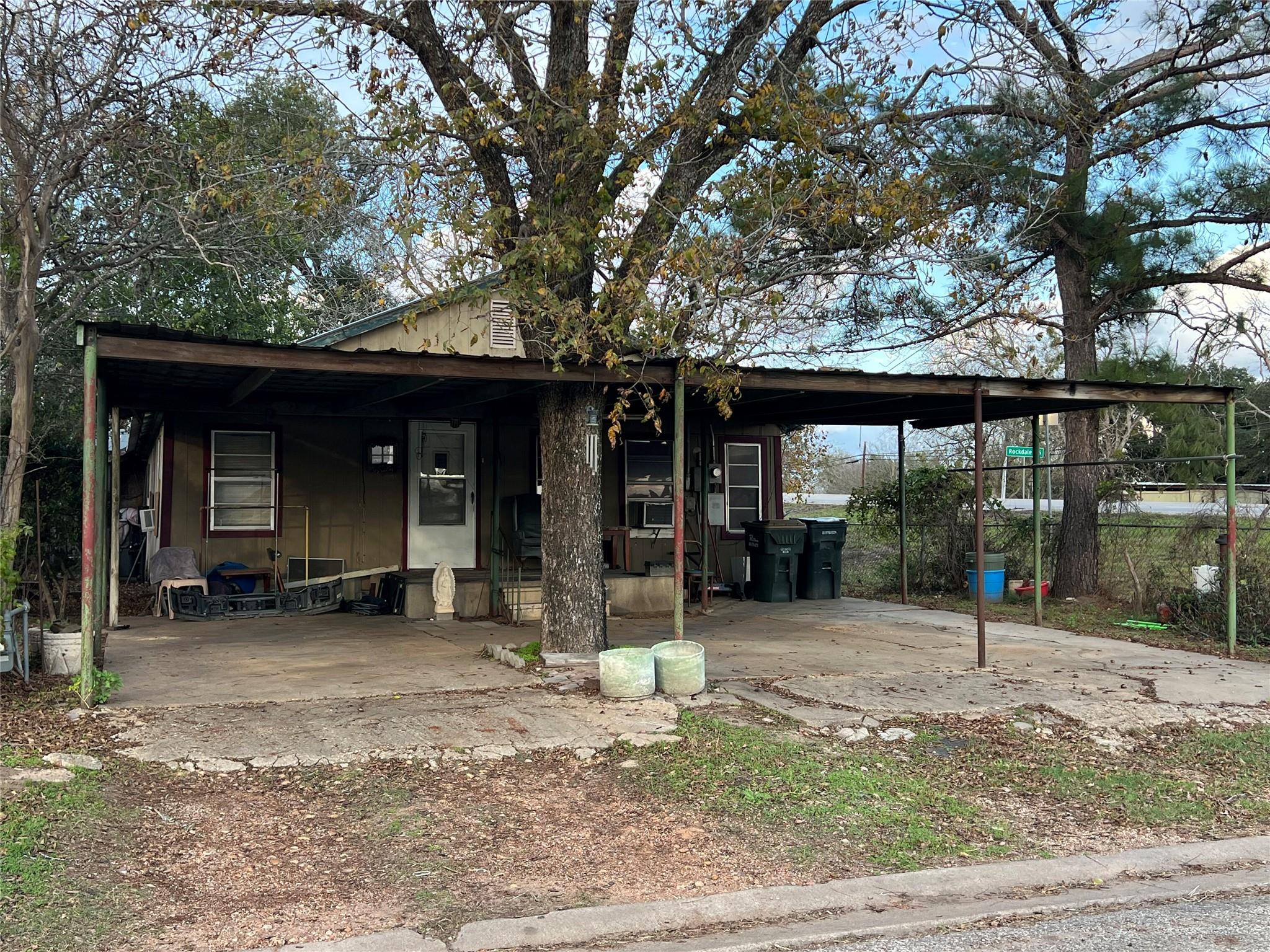 109 W Crockett Street Giddings TX 78942