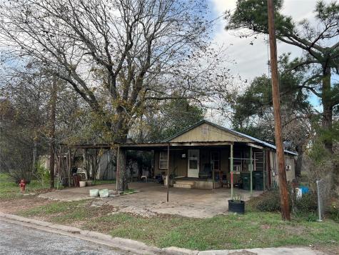 109 W Crockett Street Giddings TX 78942