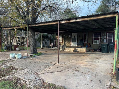 109 W Crockett Street Giddings TX 78942