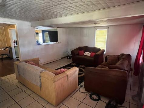 109 W Crockett Street Giddings TX 78942