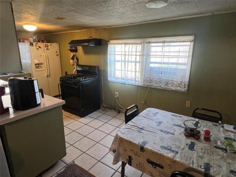 109 W Crockett Street Giddings TX 78942
