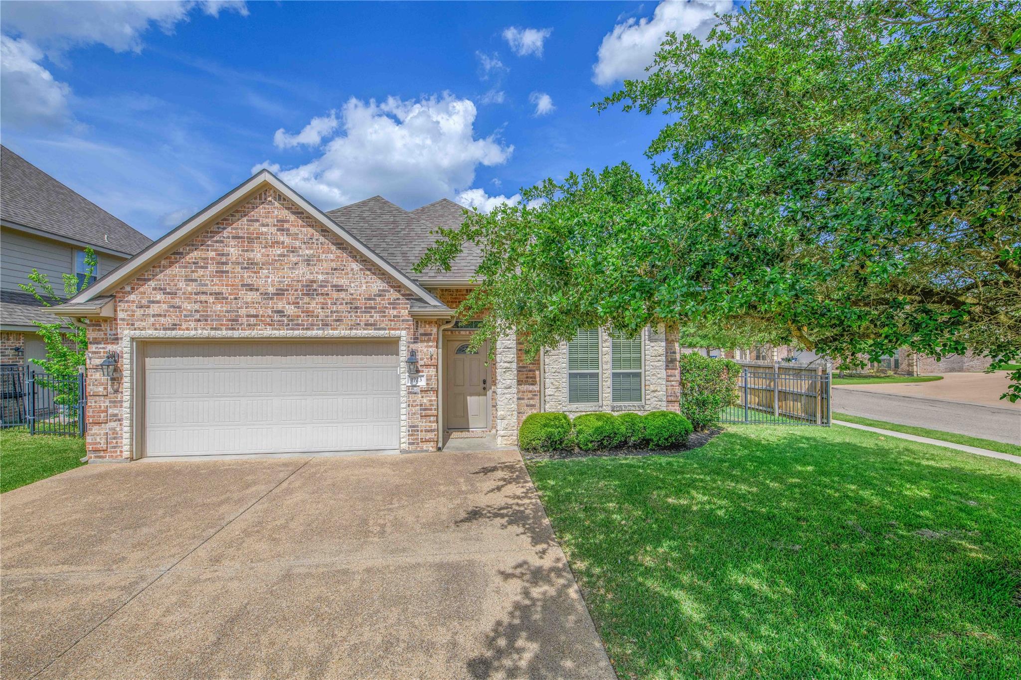 1723 Creekside Circle College Station TX 77845