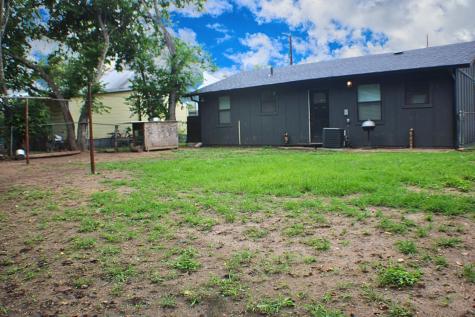 906 E Live Oak Street Lockhart TX 78644
