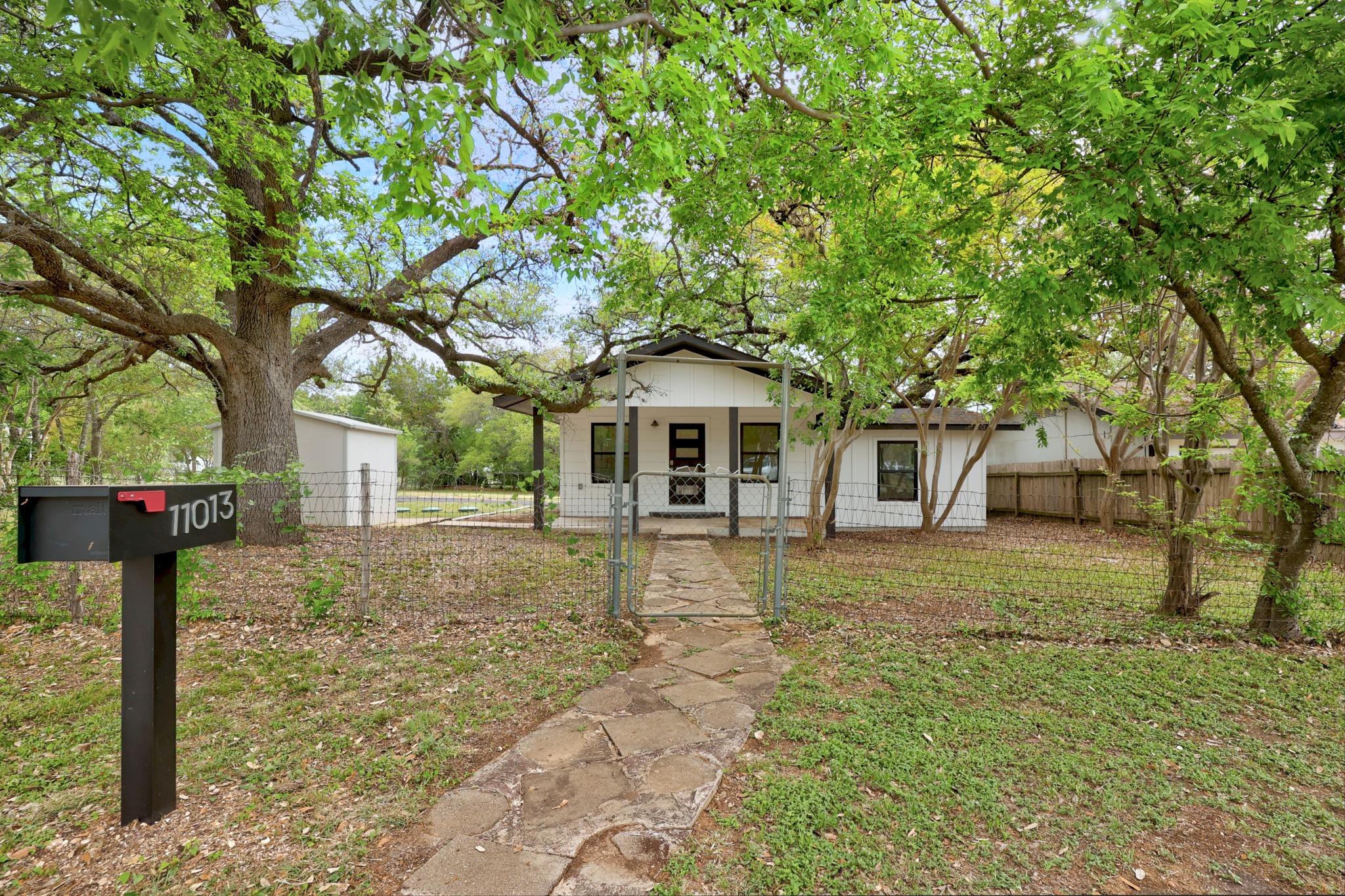 11013 Travis Drive Jonestown TX 78645