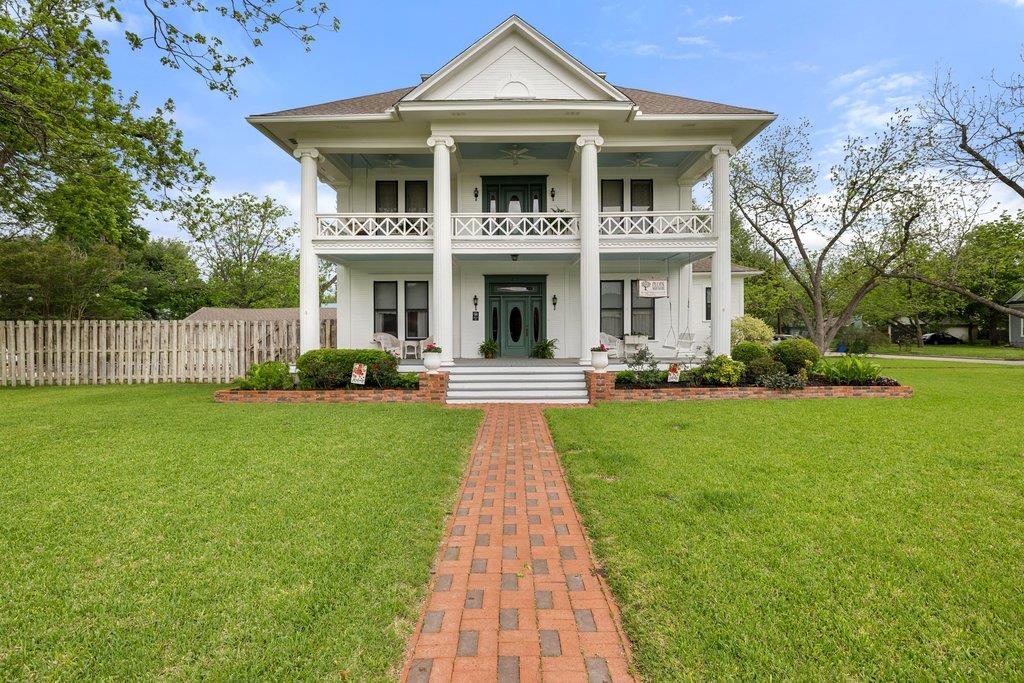 819 Hackberry Street Taylor TX 76574