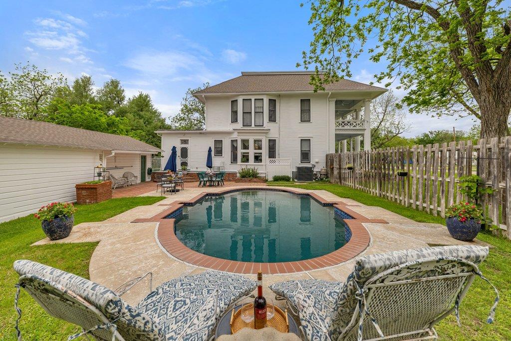 819 Hackberry Street Taylor TX 76574