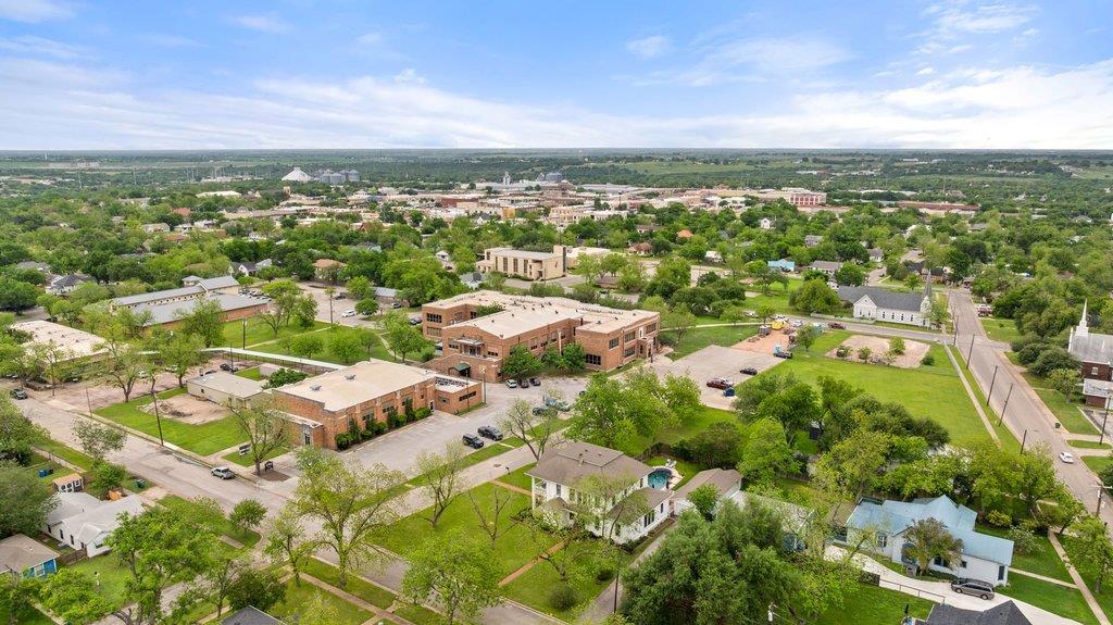 819 Hackberry Street Taylor TX 76574