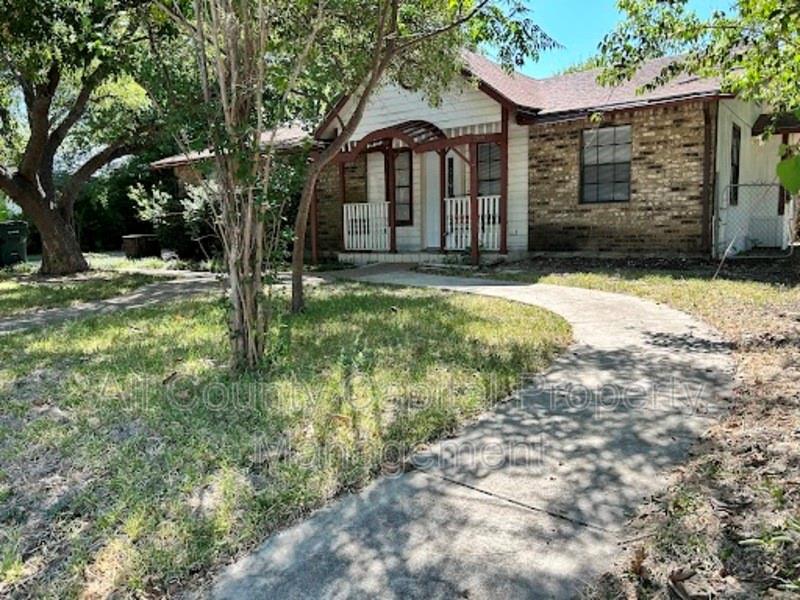 1128 Field Street San Marcos TX 78666