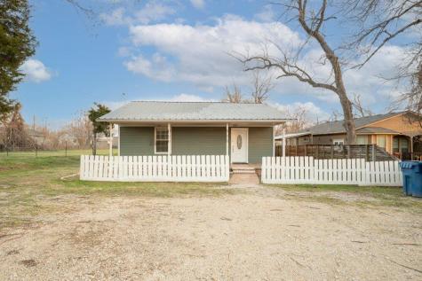 207 Harris Street Elgin TX 78621