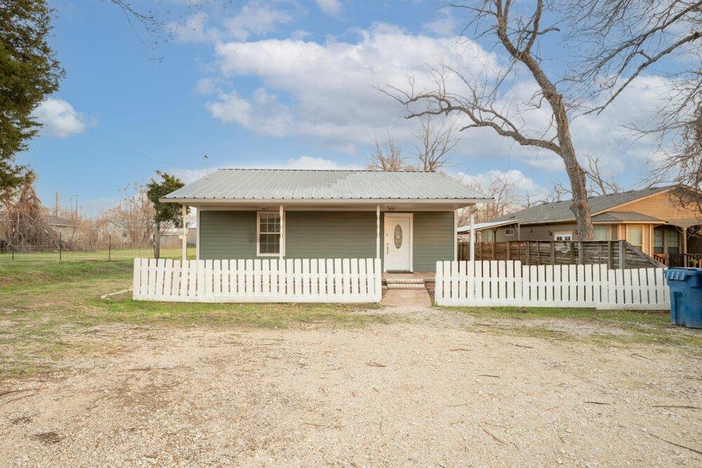 207 Harris Street Elgin TX 78621