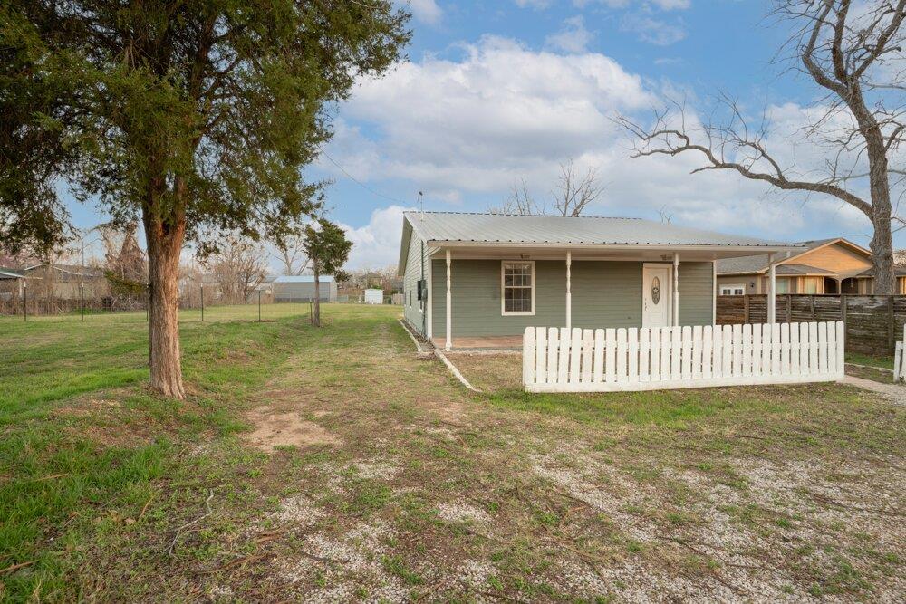 207 Harris Street Elgin TX 78621