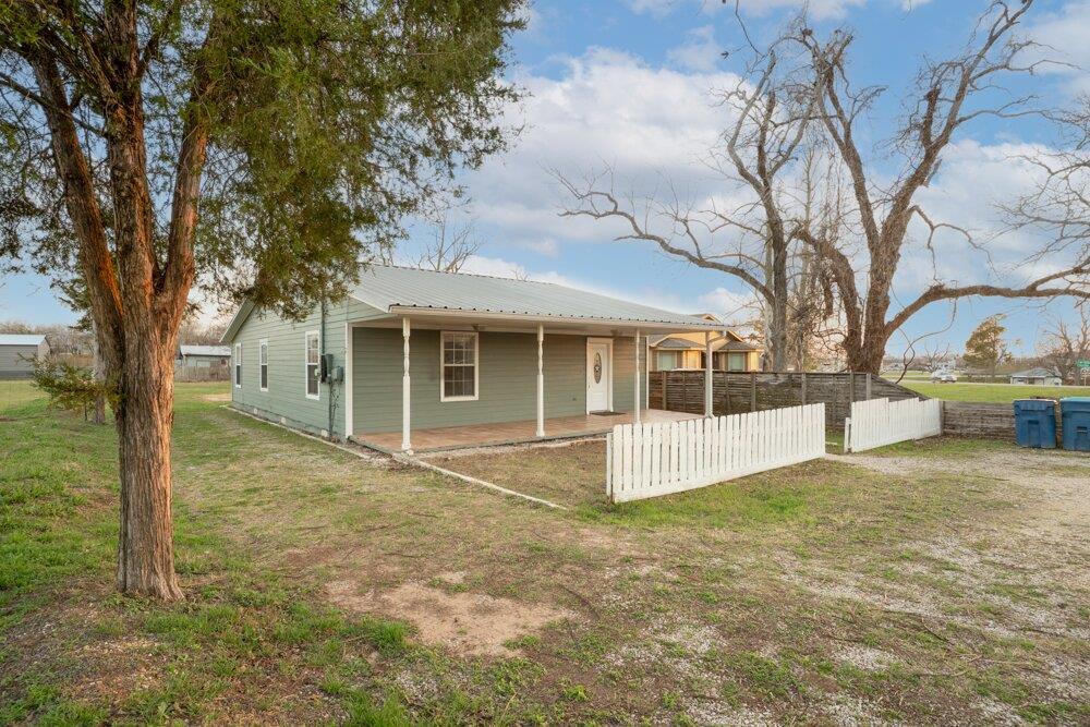 207 Harris Street Elgin TX 78621