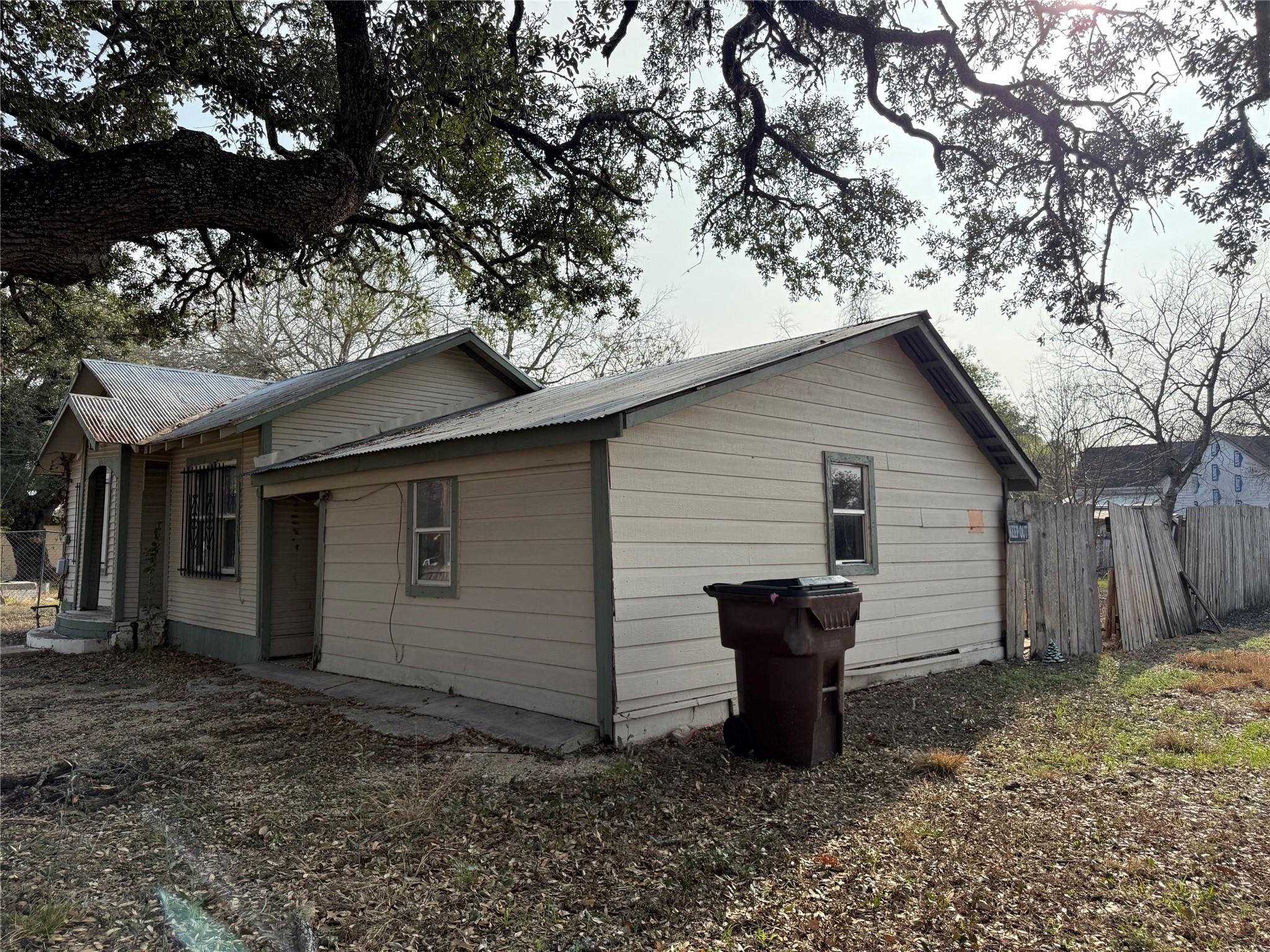 1109 Pecos Street Lockhart TX 78644
