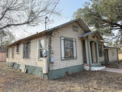 1109 Pecos Street Lockhart TX 78644