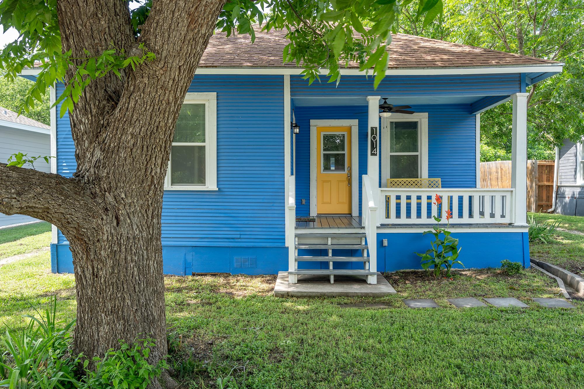 1014 W 6th Street Taylor TX 76574