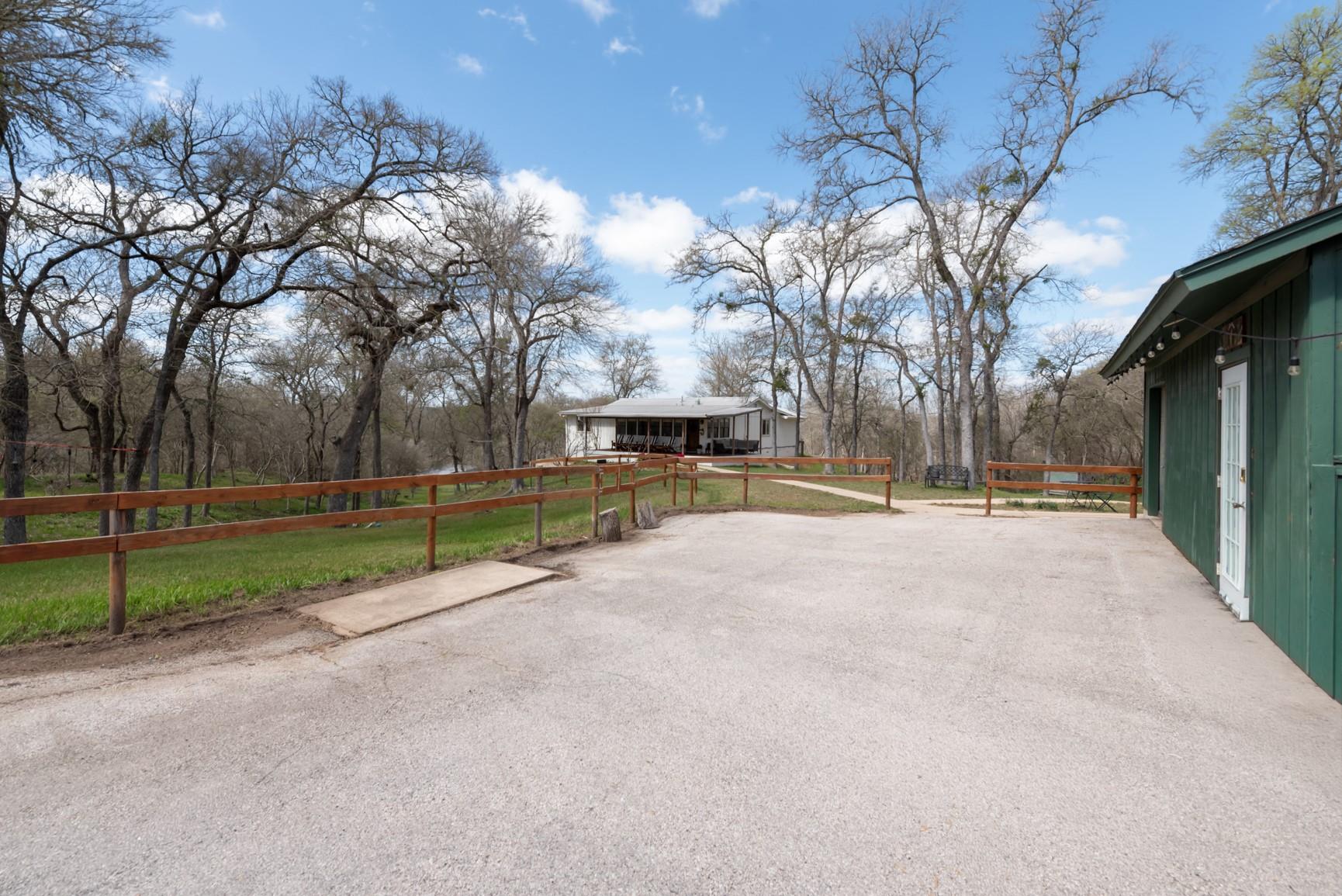 2646 Fm 1704 Elgin TX 78621