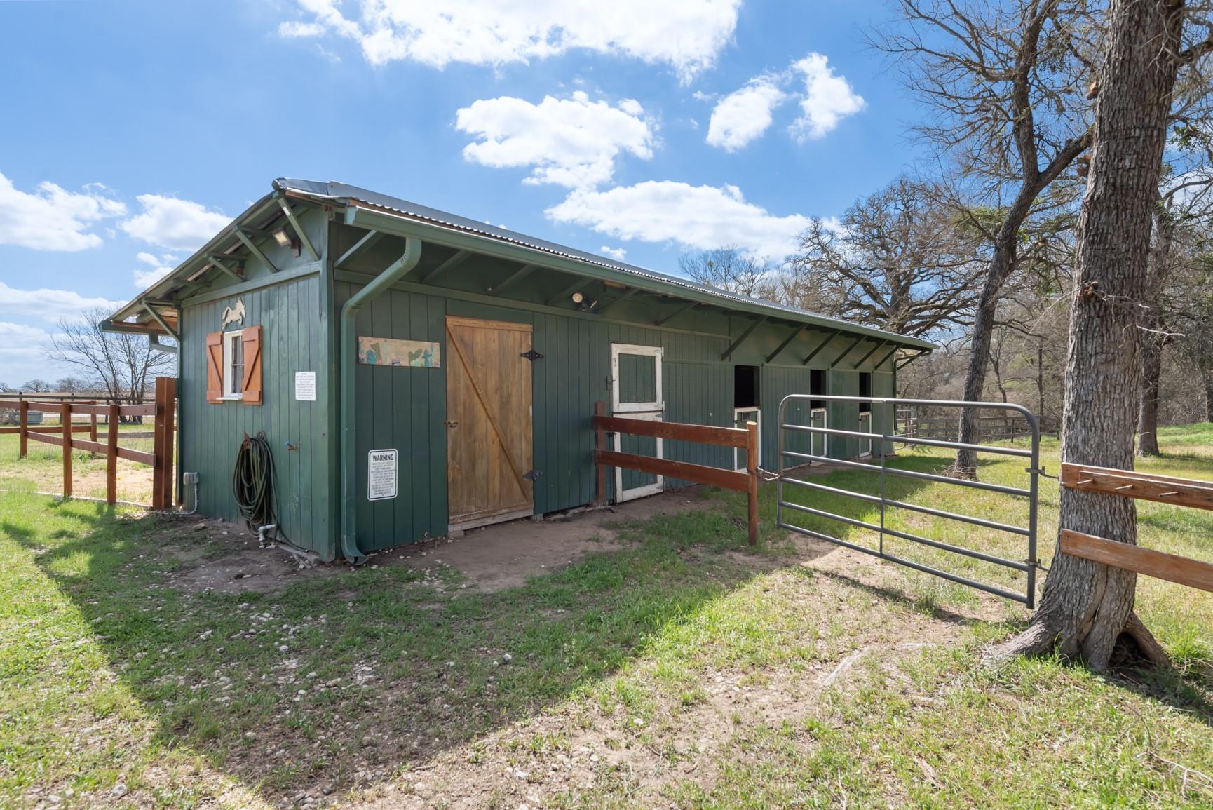 2646 Fm 1704 Elgin TX 78621