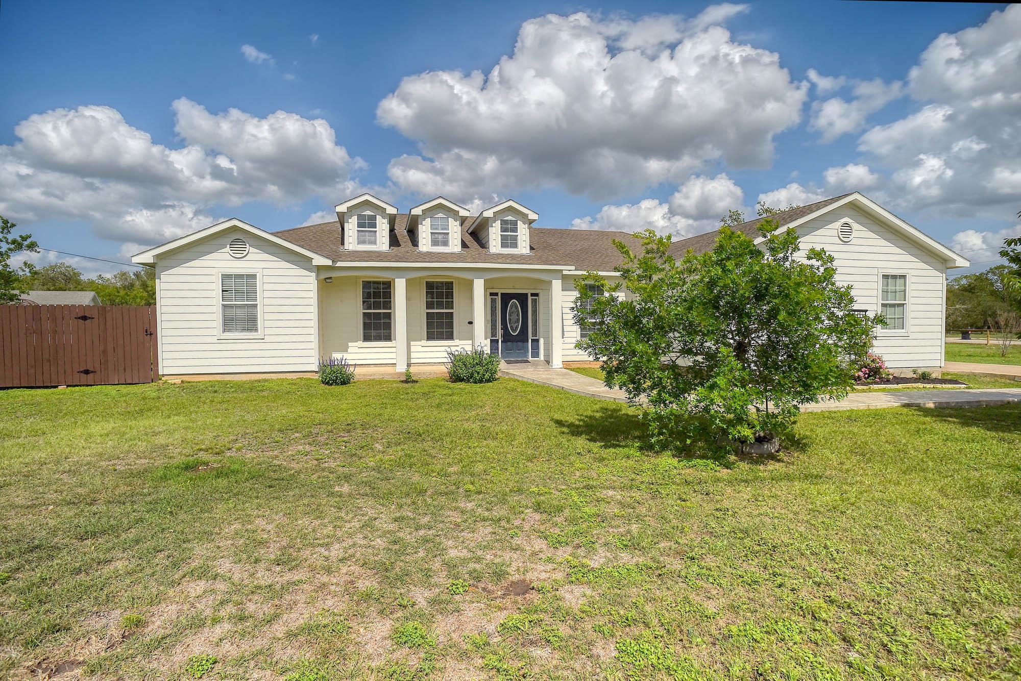 102 W Oak Loop Cedar Creek TX 78612