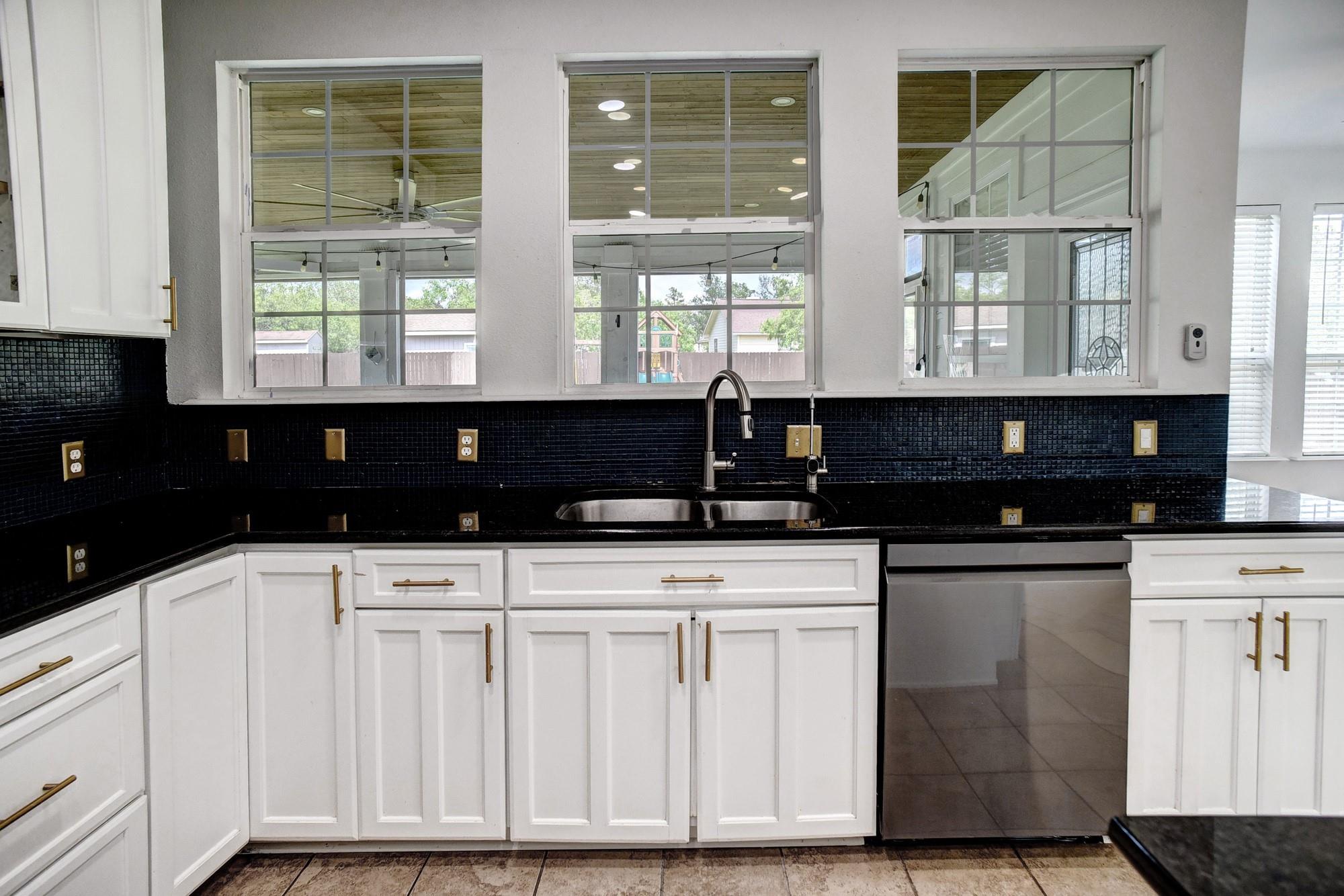 102 W Oak Loop Cedar Creek TX 78612