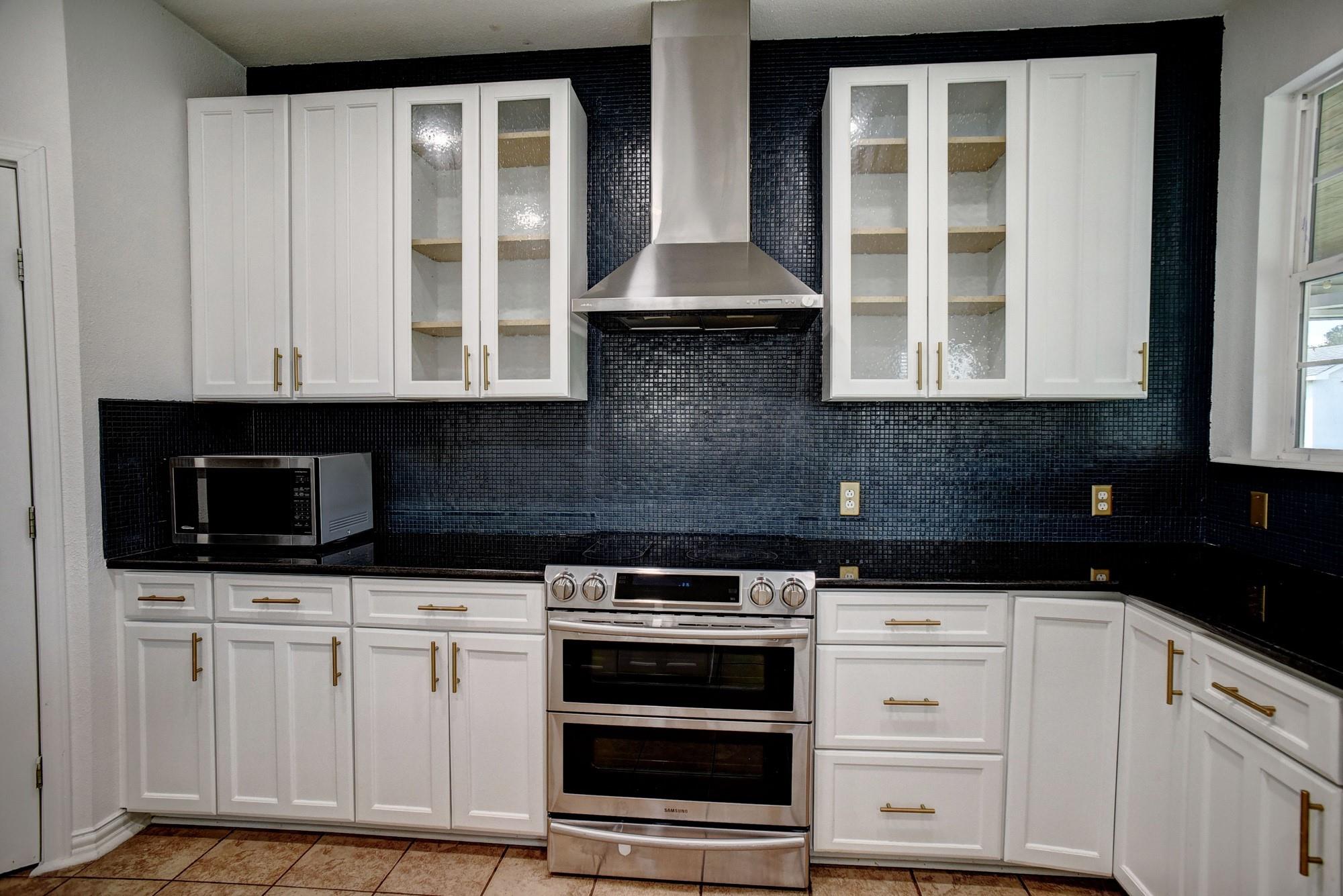102 W Oak Loop Cedar Creek TX 78612