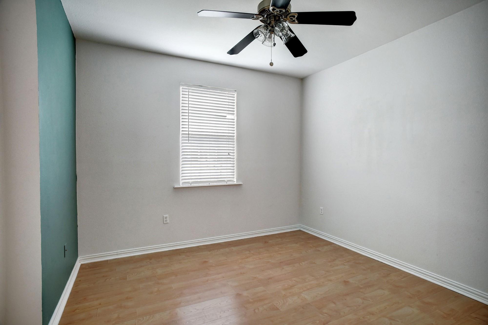 102 W Oak Loop Cedar Creek TX 78612