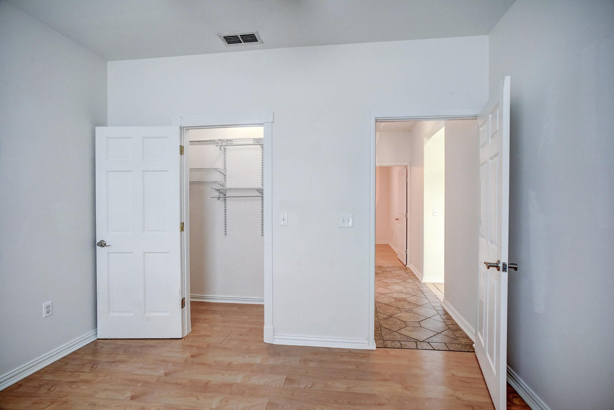 102 W Oak Loop Cedar Creek TX 78612