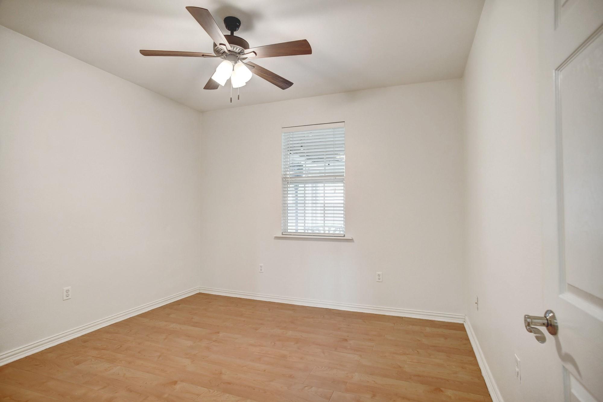 102 W Oak Loop Cedar Creek TX 78612