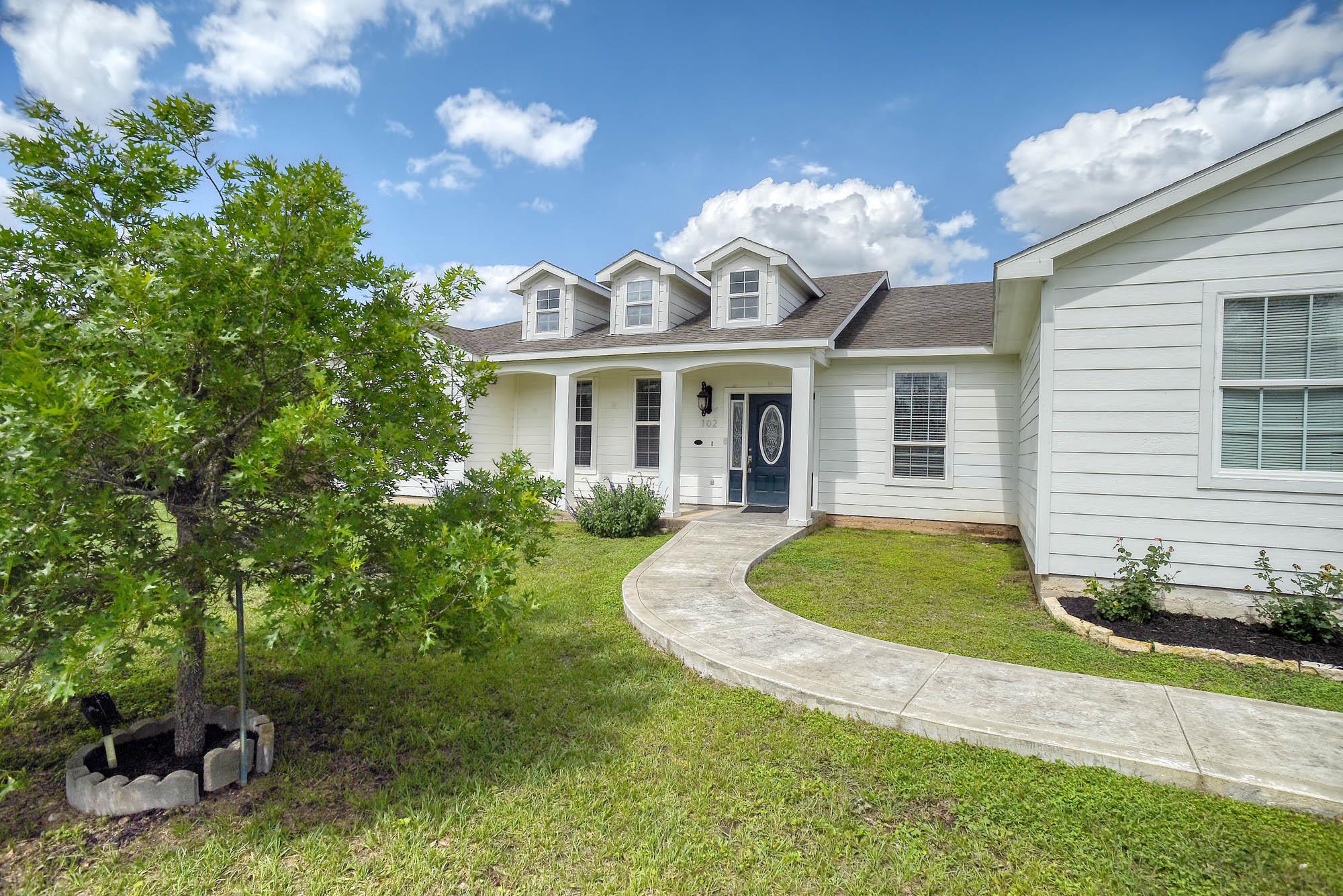 102 W Oak Loop Cedar Creek TX 78612